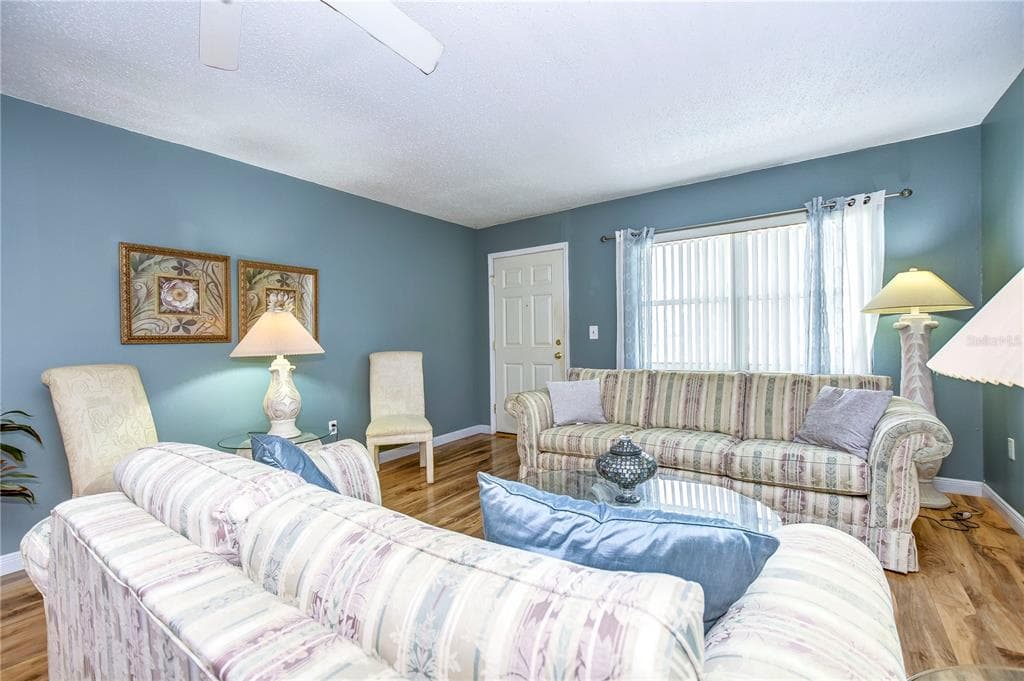 1893 SHORE DRIVE S 206 photo 8