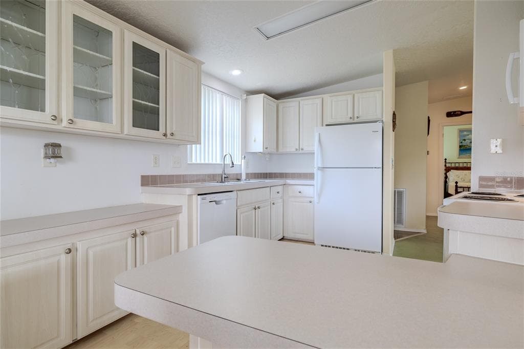 126 CHARLES STREET photo 22