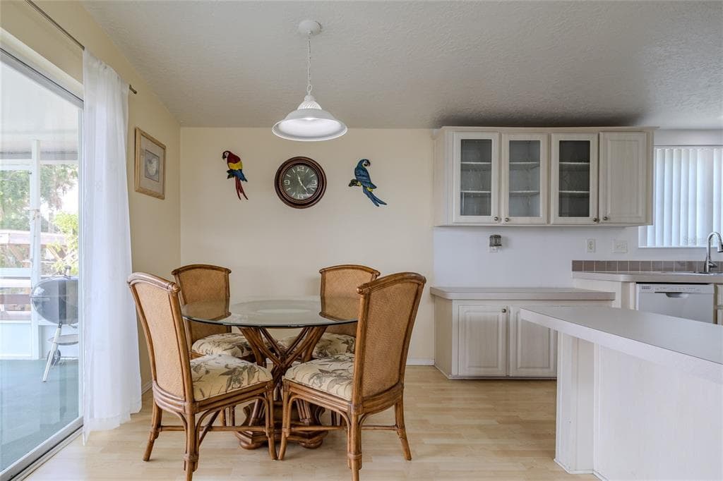 126 CHARLES STREET photo 21