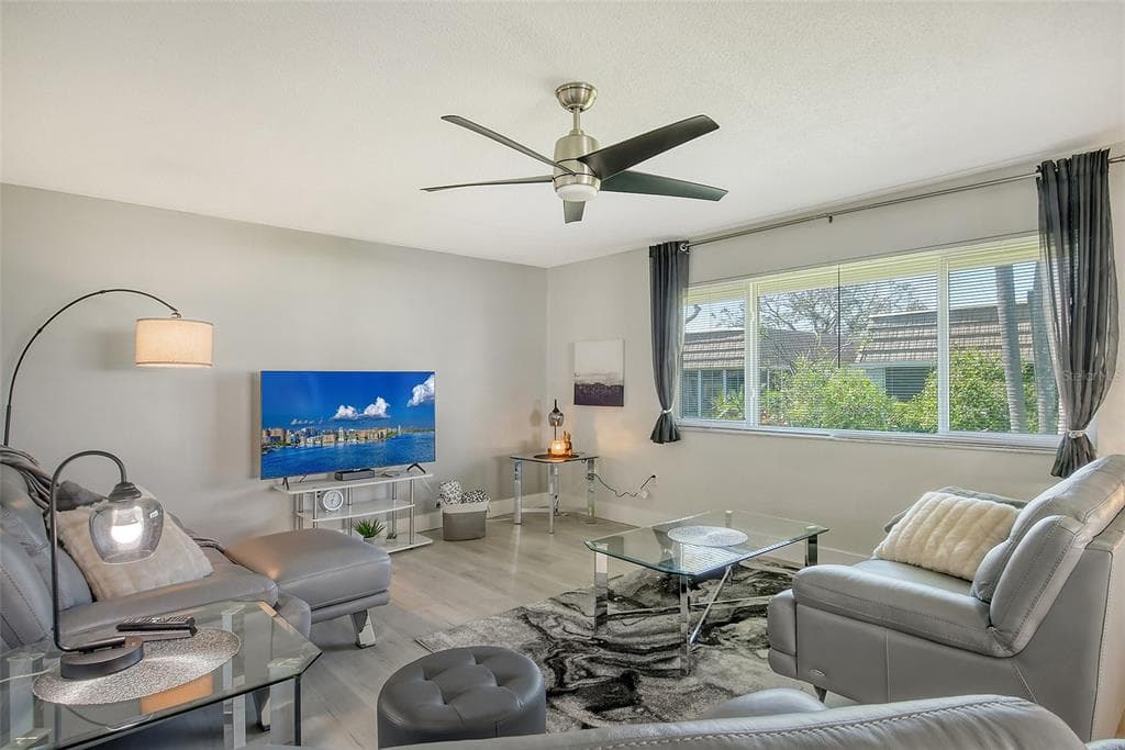 2607 RIVERBLUFF PARKWAY V145 photo 6