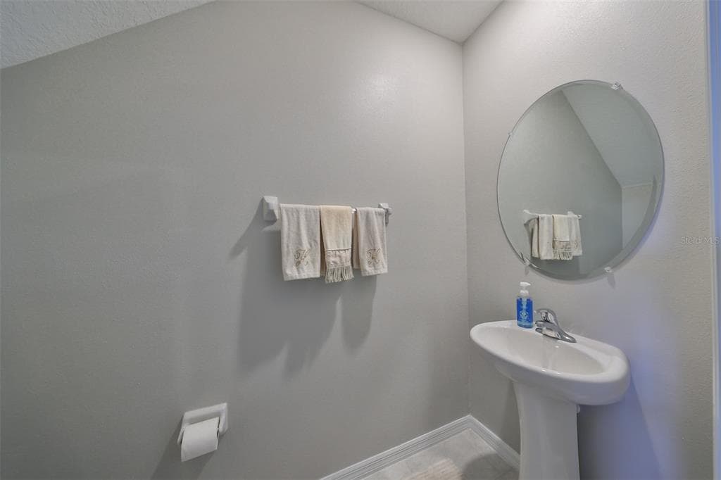 928 ROYAL EMPRESS DRIVE photo 22
