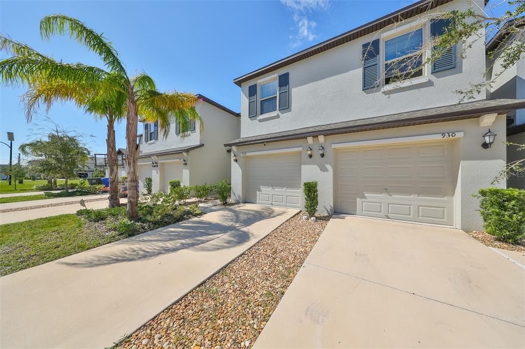 928 ROYAL EMPRESS DRIVE photo 3