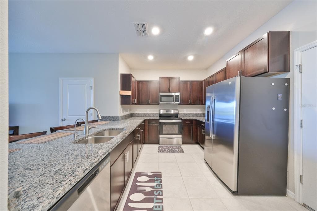 928 ROYAL EMPRESS DRIVE photo 9