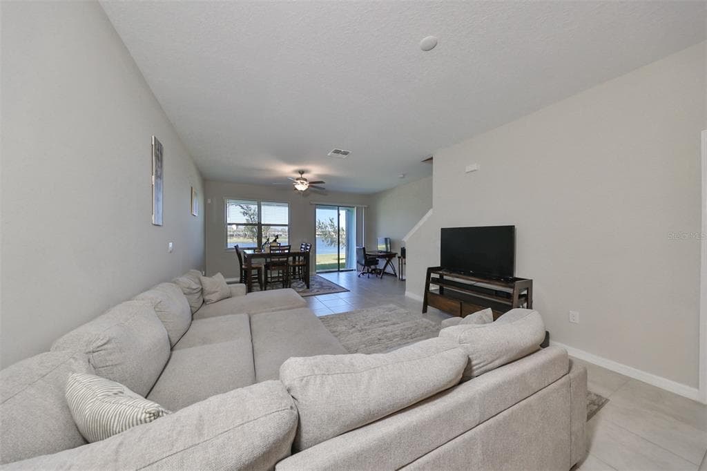 928 ROYAL EMPRESS DRIVE photo 18