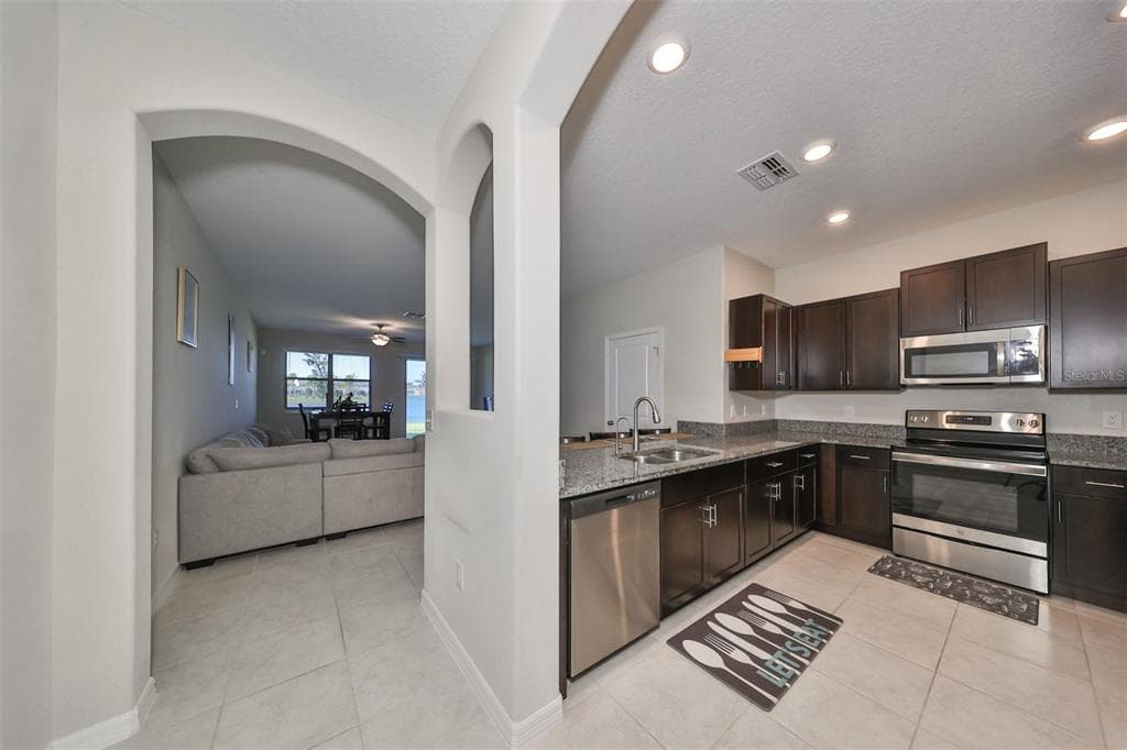 928 ROYAL EMPRESS DRIVE photo 8