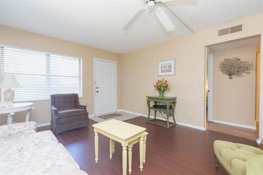 315 30 AVENUE W B201 photo 6
