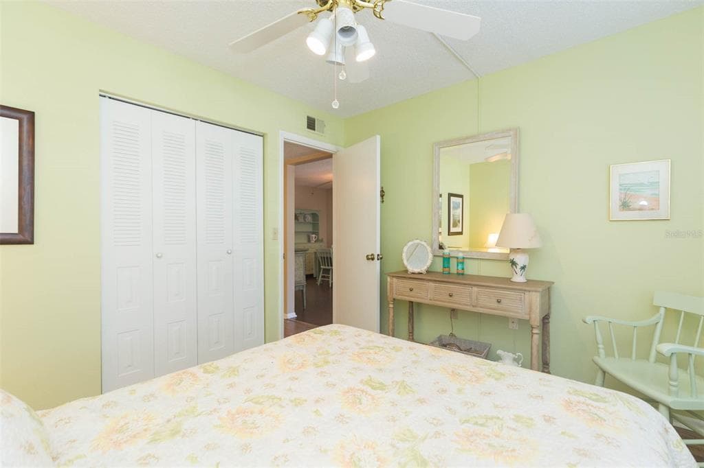 315 30 AVENUE W B201 photo 16