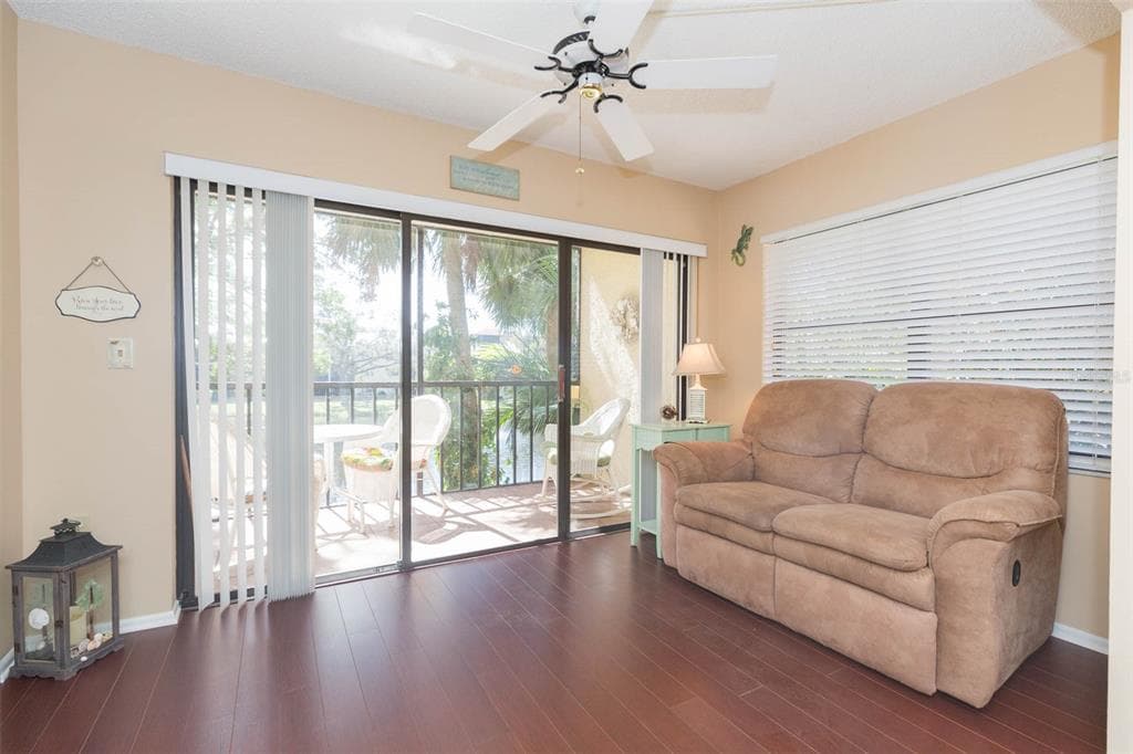 315 30 AVENUE W B201 photo 12