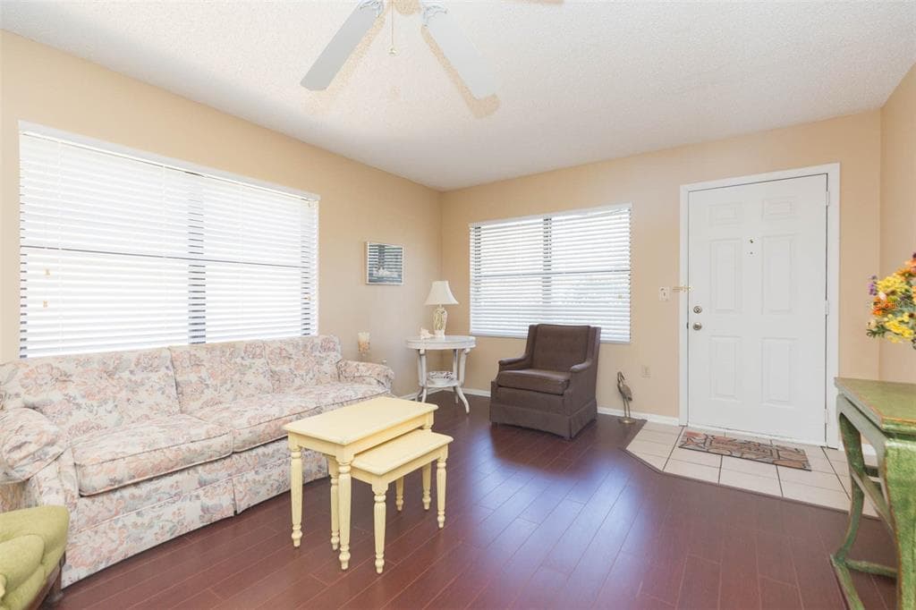 315 30 AVENUE W B201 photo 5