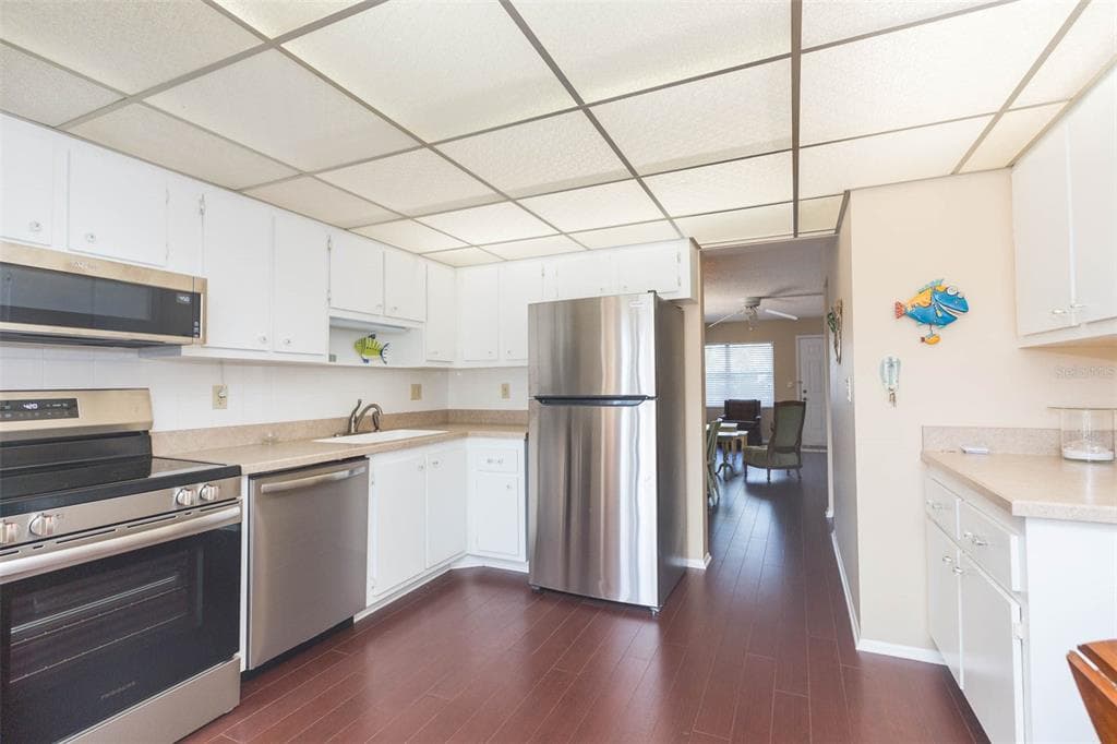 315 30 AVENUE W B201 photo 9