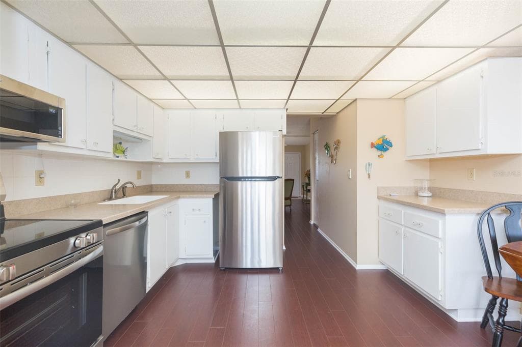 315 30 AVENUE W B201 photo 10