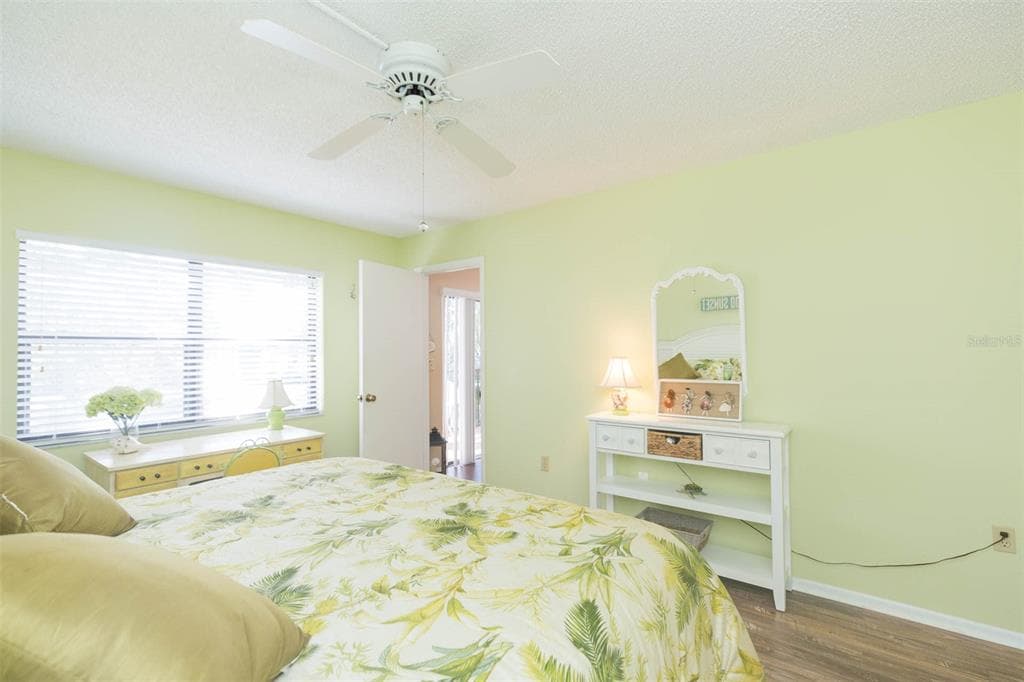 315 30 AVENUE W B201 photo 25