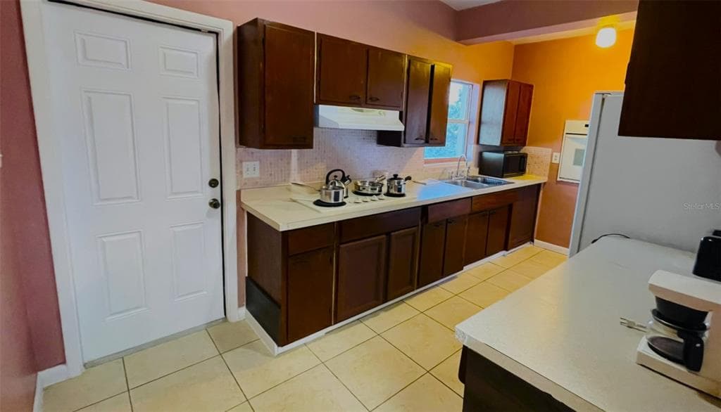 554 LINDLEY TERRACE photo 4