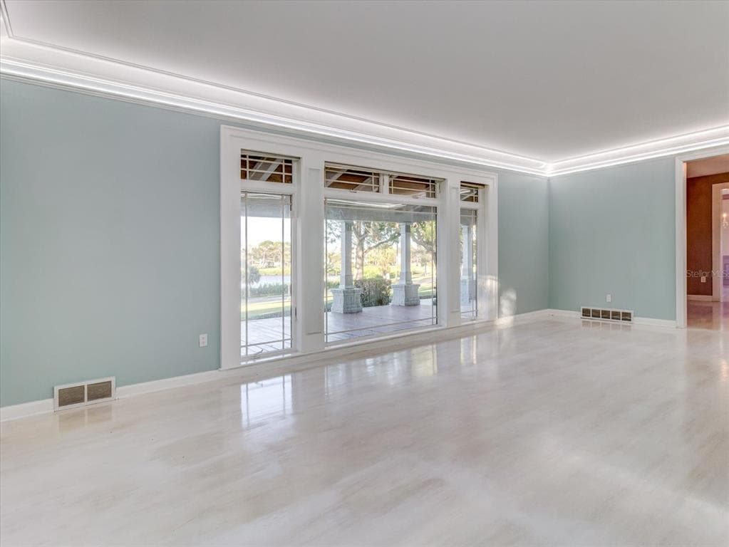 518 RIVERSIDE DRIVE photo 23