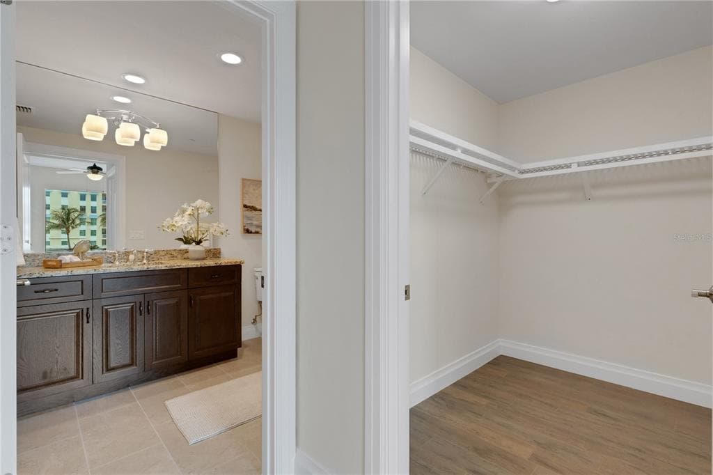 795 COLLANY ROAD 304 photo 18