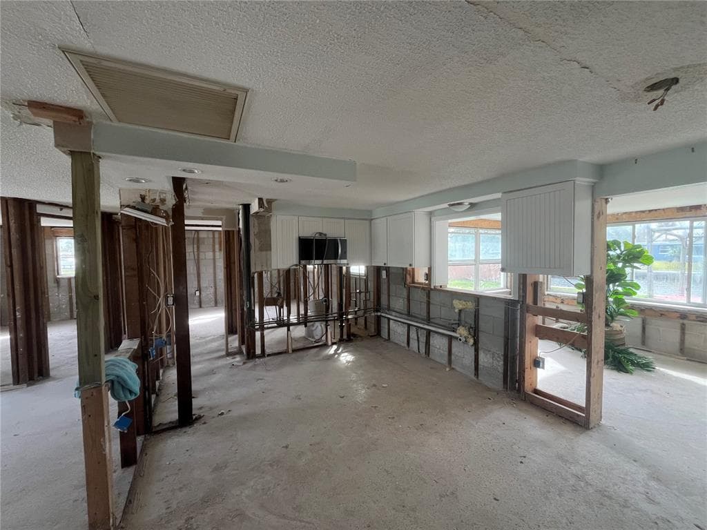 13639 FRANCES AVENUE photo 5