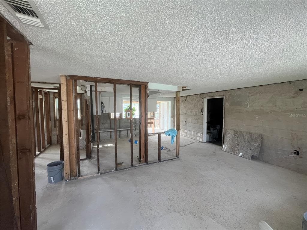 13639 FRANCES AVENUE photo 4