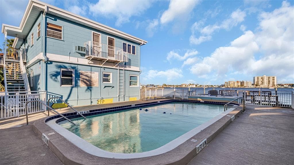 483 E SHORE DRIVE D4 photo 3