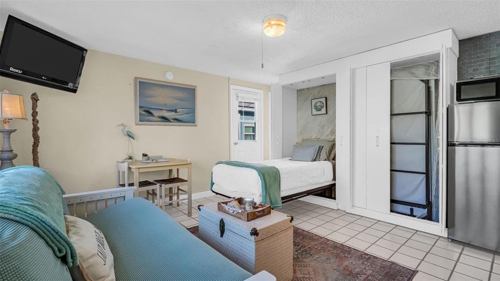 483 E SHORE DRIVE D4 photo 5