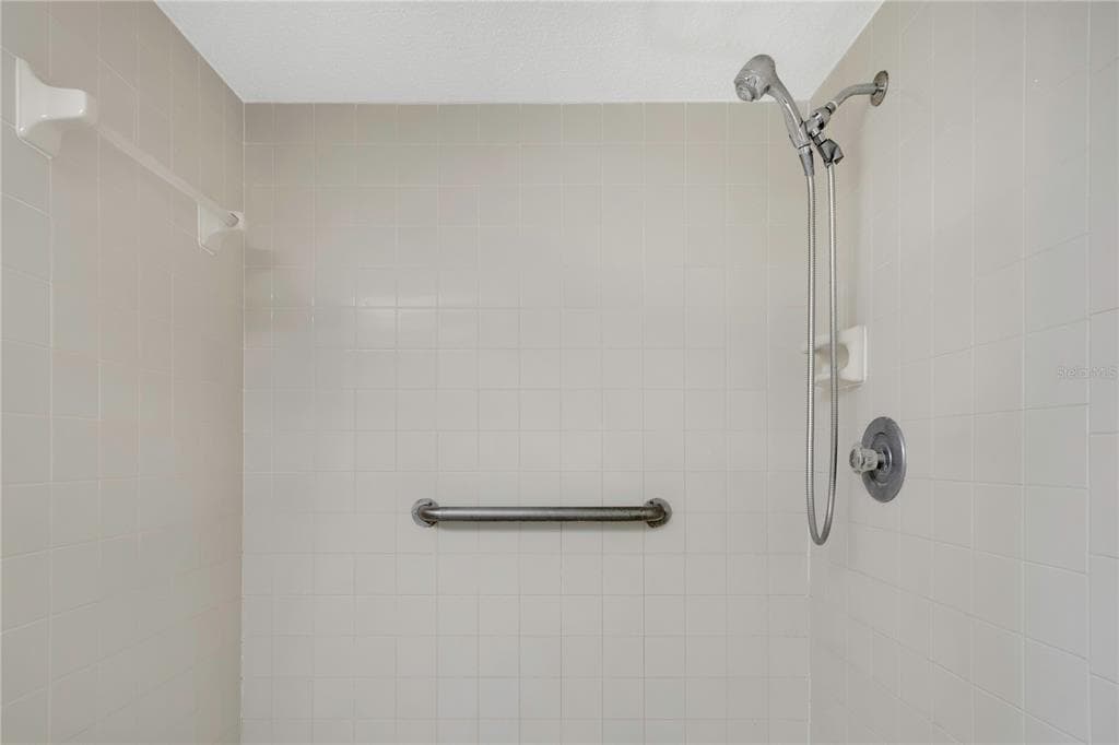 1034 BOWSPRIT LANE photo 18