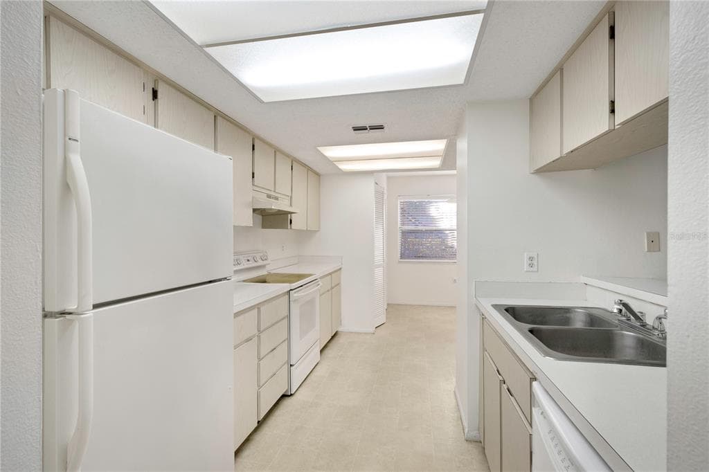 1034 BOWSPRIT LANE photo 8