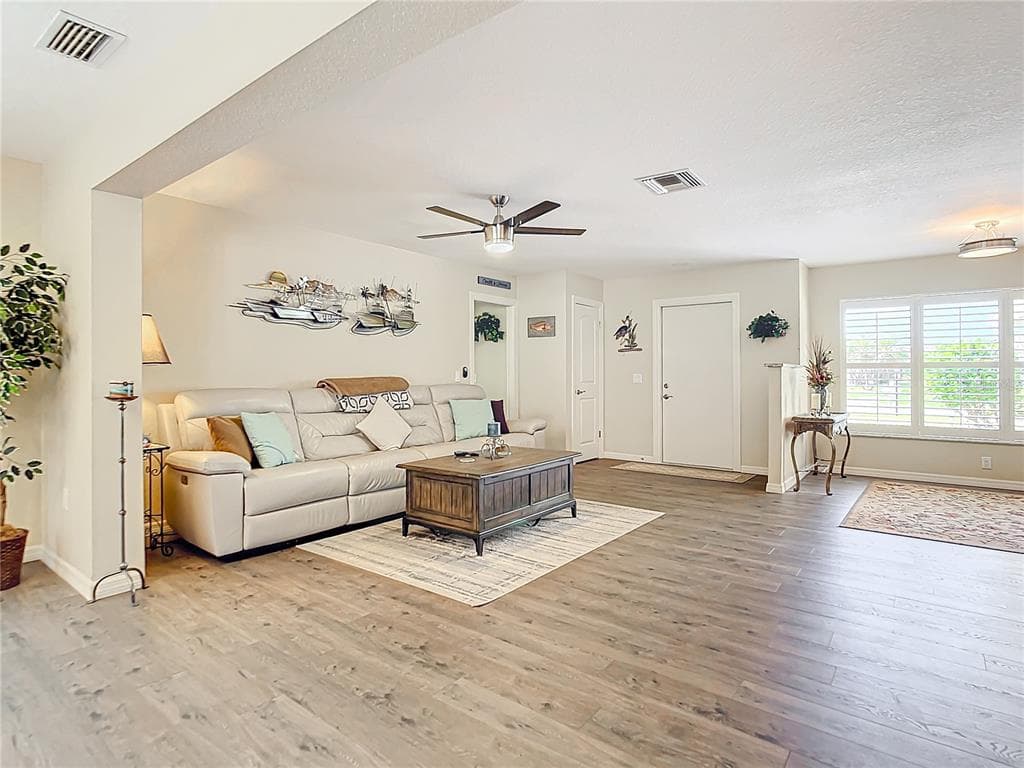 4 WINDSOR DRIVE photo 14