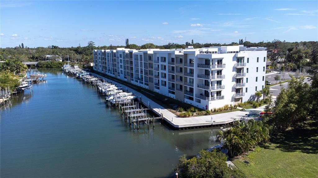 1709 N TAMIAMI TRAIL #215 1