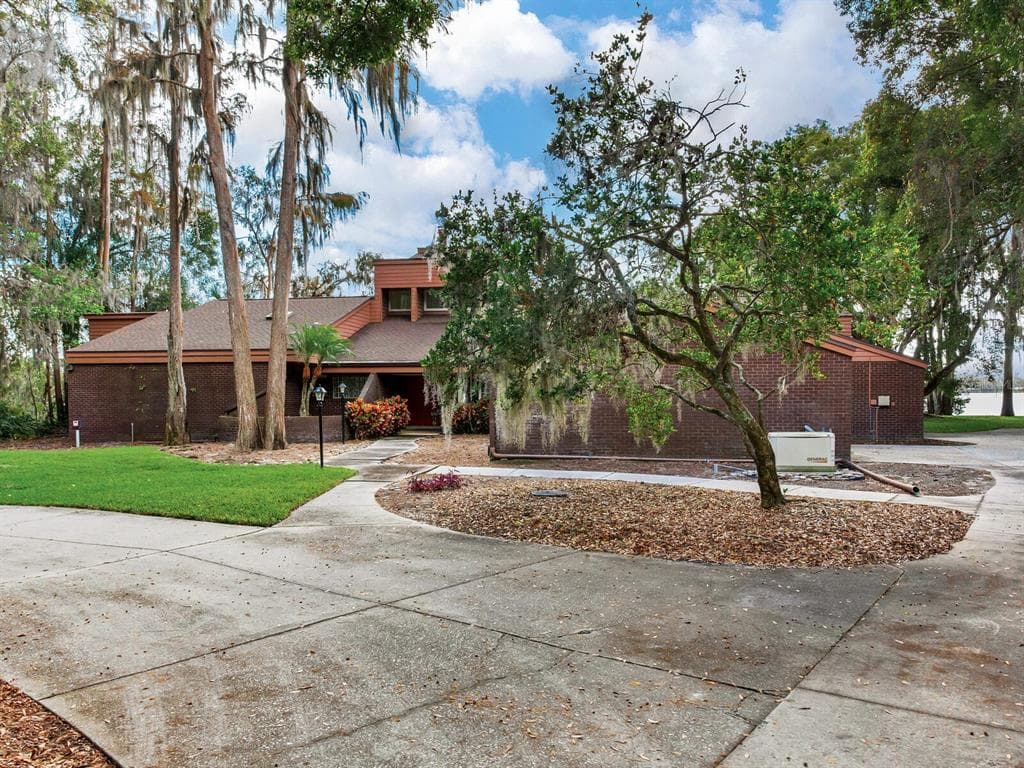 18120 WAYNE ROAD photo 2