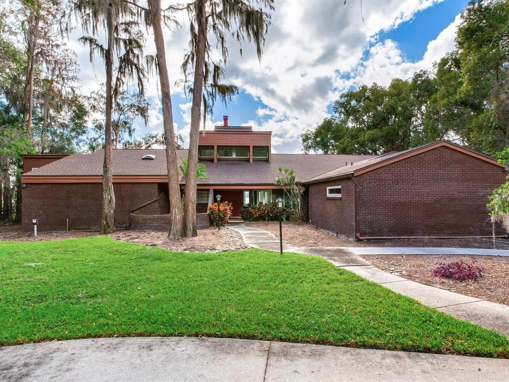 18120 WAYNE ROAD photo 7