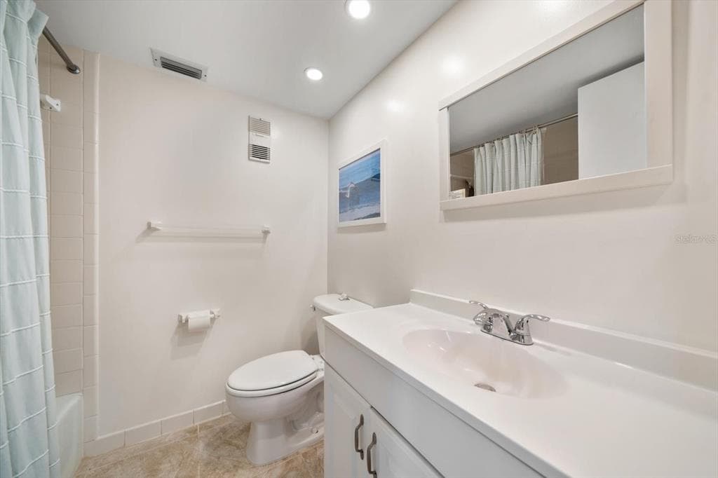 1230 GULF BOULEVARD 402 photo 24
