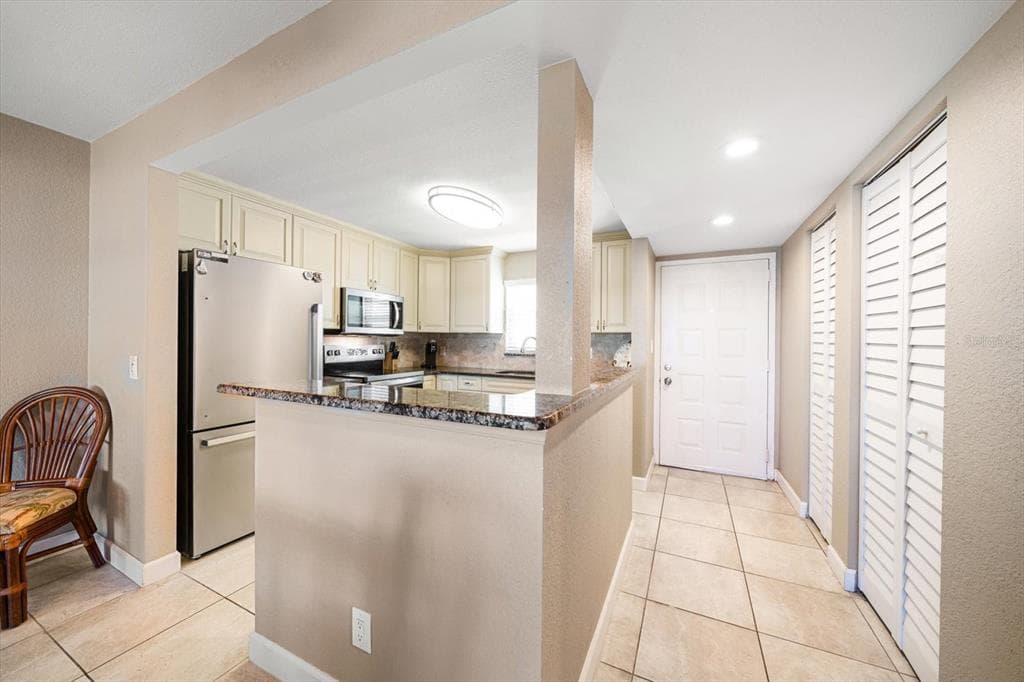 1230 GULF BOULEVARD 402 photo 18