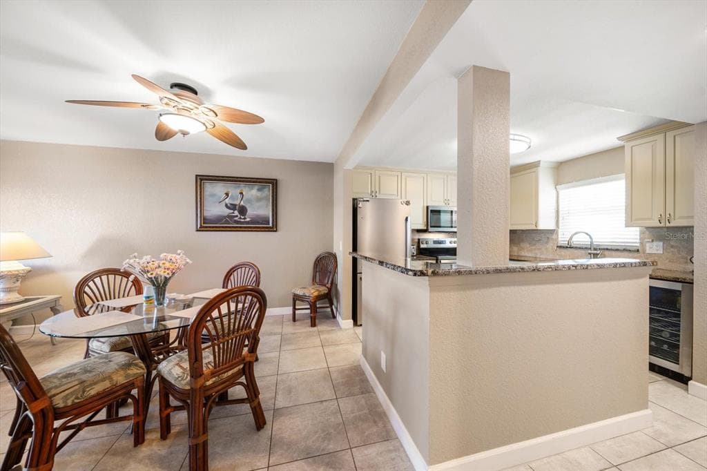 1230 GULF BOULEVARD 402 photo 4