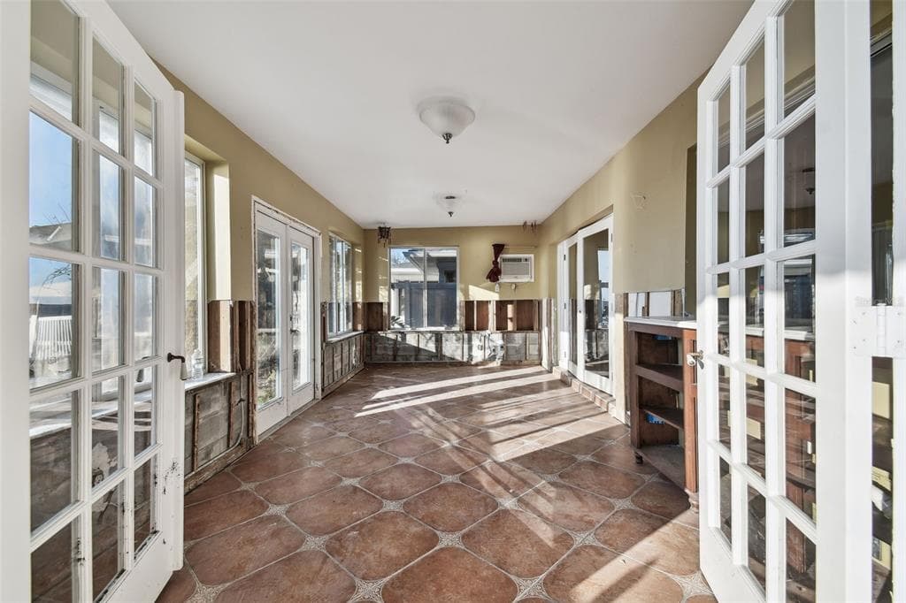 1836 VENETIAN POINT DRIVE photo 9