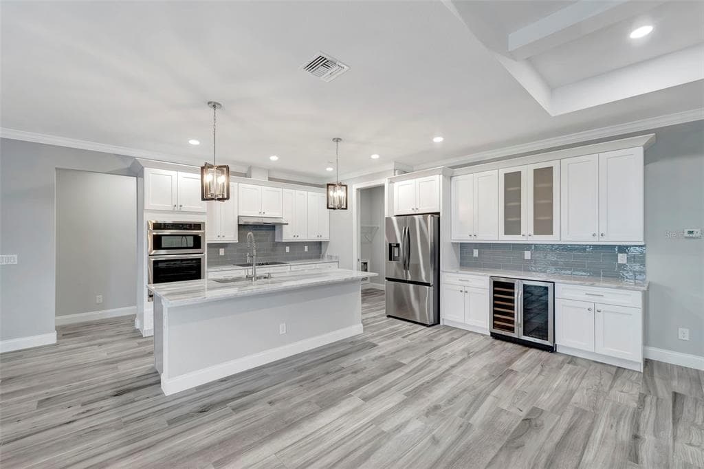 10442 WINNIPEG STREET photo 10