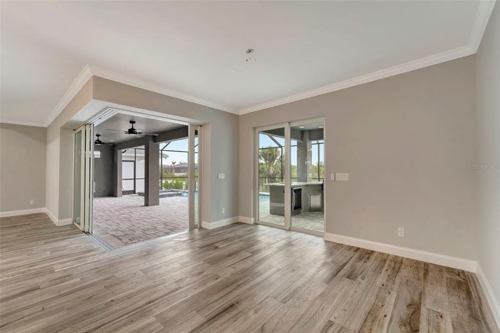 10442 WINNIPEG STREET photo 14