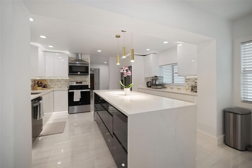 16015 REDINGTON DRIVE photo 14