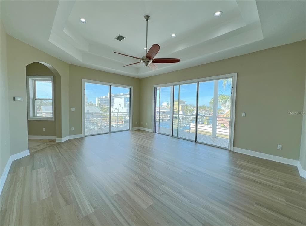 13737 VICTOR AVENUE photo 13