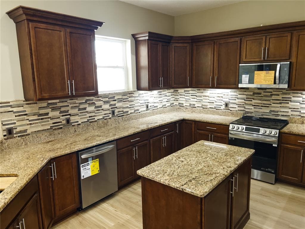 13737 VICTOR AVENUE photo 20