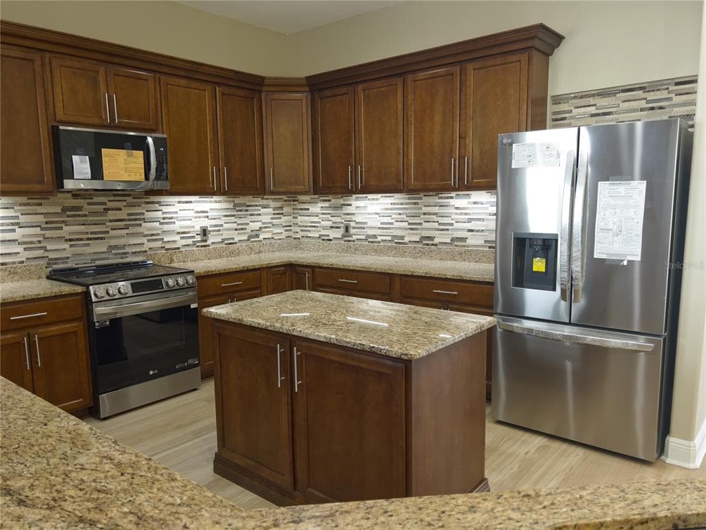 13737 VICTOR AVENUE photo 18