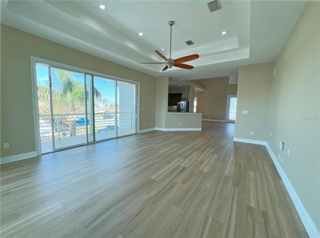 13737 VICTOR AVENUE photo 11