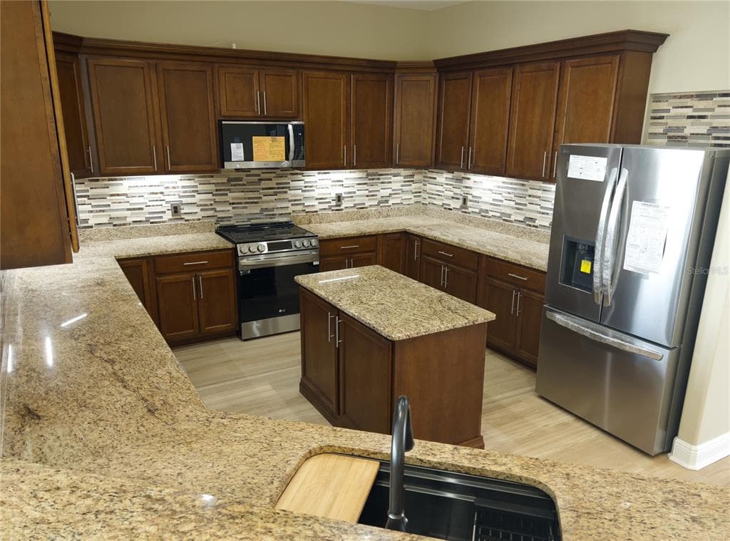 13737 VICTOR AVENUE photo 19