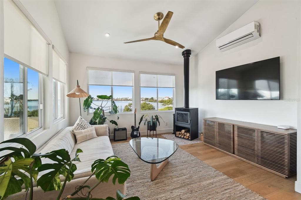 1640 SEA BREEZE DRIVE photo 14