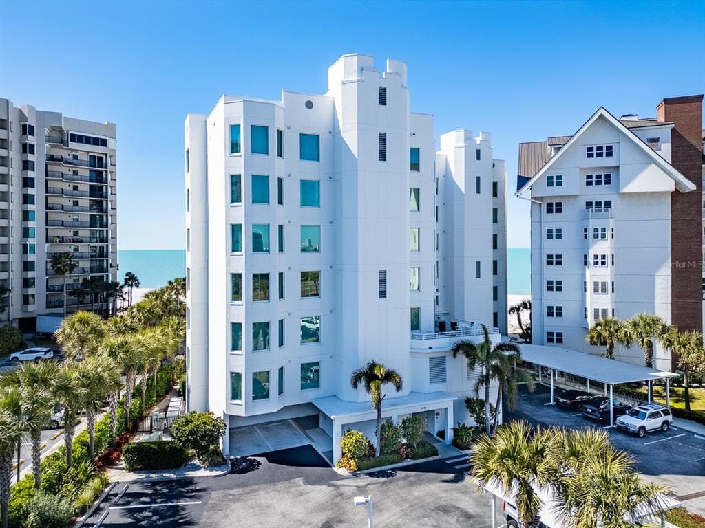 1590 GULF BOULEVARD 501 photo 4