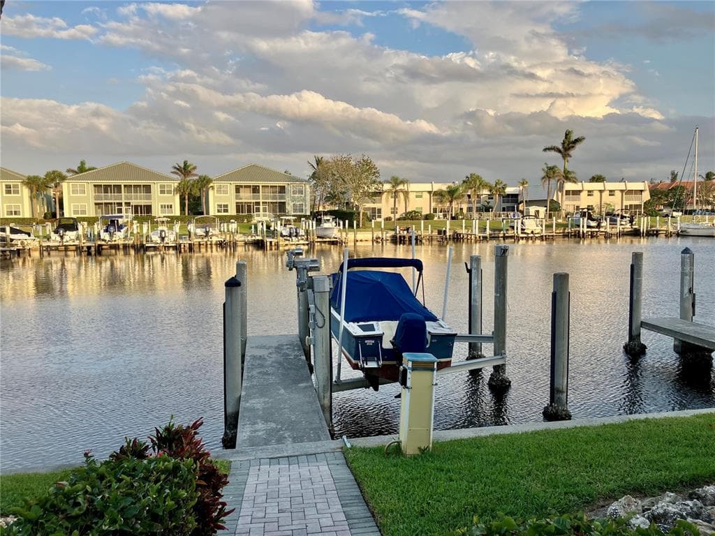 3216 PURPLE MARTIN DRIVE #121 4