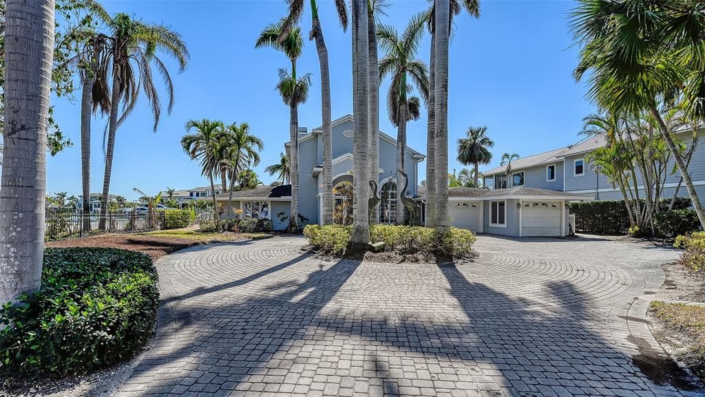 732 SIESTA DRIVE photo 6