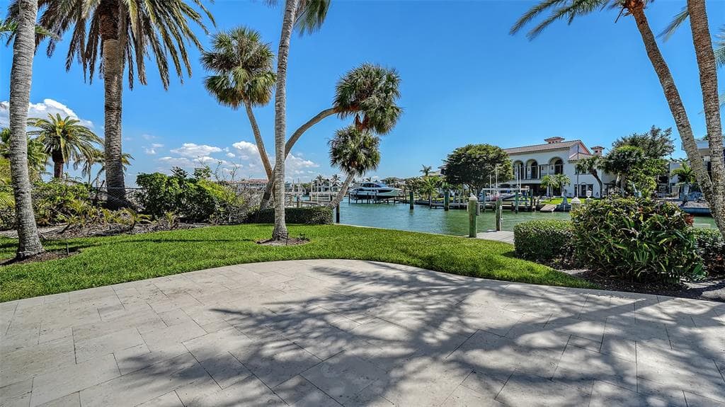 732 SIESTA DRIVE photo 12