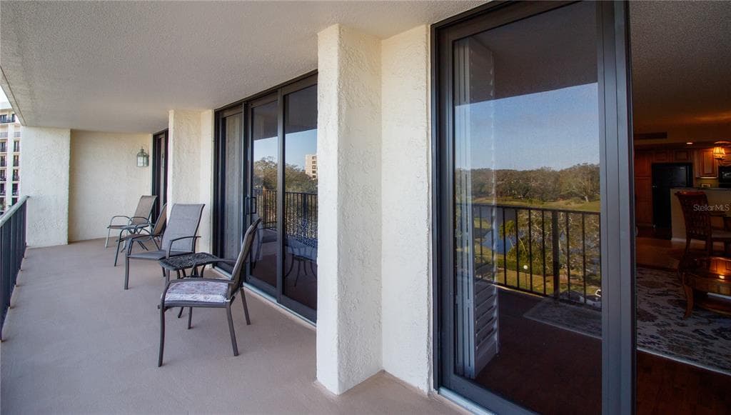 100 OAKMONT LANE 605 photo 3