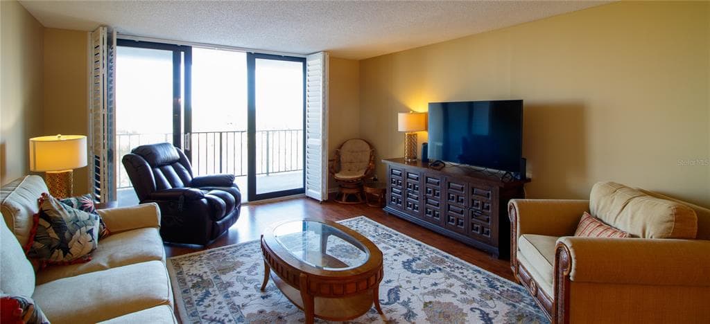 100 OAKMONT LANE 605 photo 4
