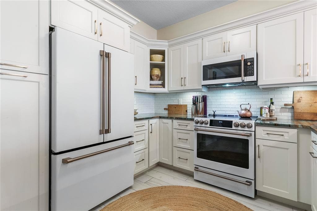 200 OCEAN CREST DRIVE 306 photo 18