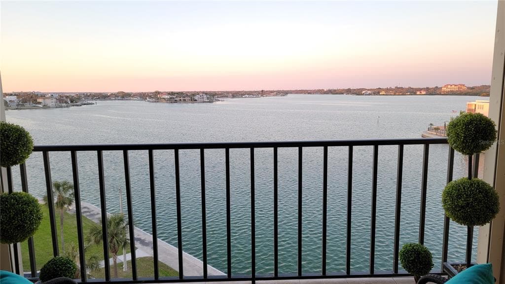 7700 SUN ISLAND DRIVE S 608 photo 13